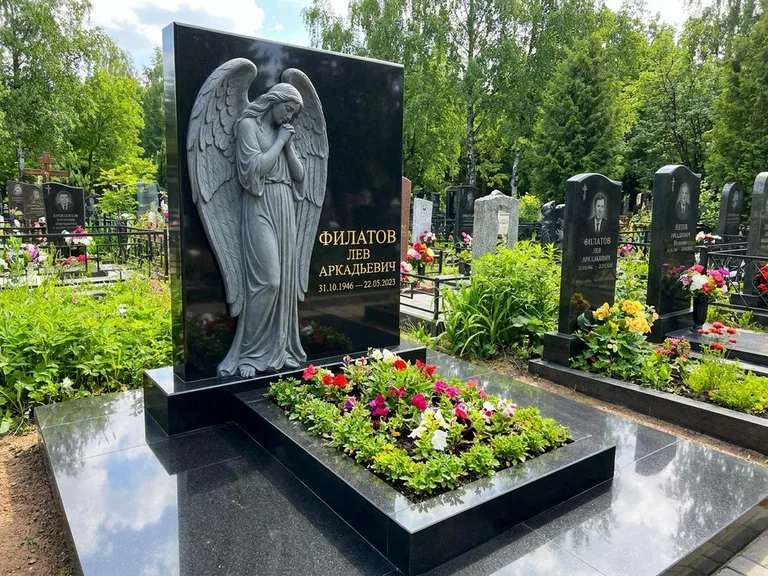Памятник с барельефом — выполненная работа 31 в Ижевске