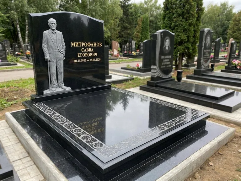 Памятник с барельефом — выполненная работа 48 в Ижевске