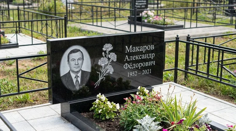 Памятник с гравировкой гвоздик — выполненная работа «Макаров» в Ижевске