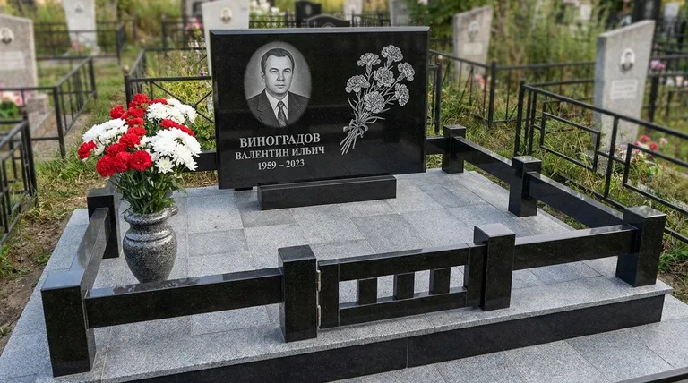 Памятник с гравировкой гвоздик — выполненная работа «Виноградов» в Ижевске