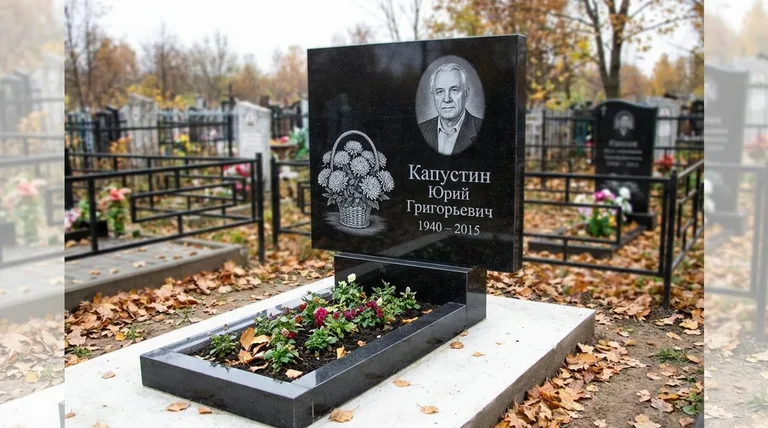 Памятник с гравировкой хризантем — выполненная работа «Капустин» в Ижевске