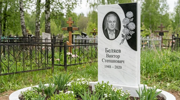 Памятник с гравировкой хризантем — выполненная работа «Беляев» в Ижевске