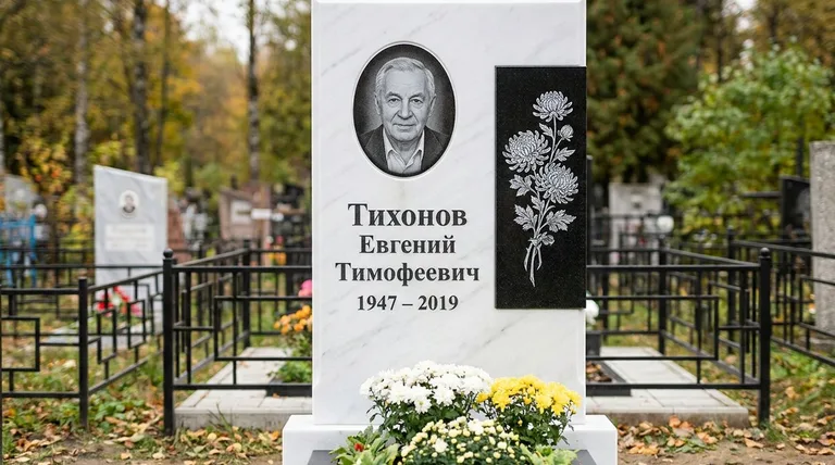 Памятник с гравировкой хризантем — выполненная работа «Тихонов» в Ижевске