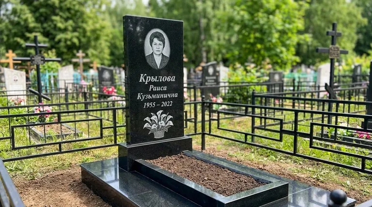 Памятник с гравировкой калл — выполненная работа «Крылова» в Ижевске