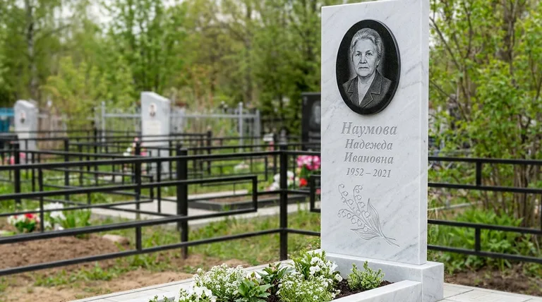 Памятник с гравировкой ландышей — выполненная работа «Наумова» в Ижевске