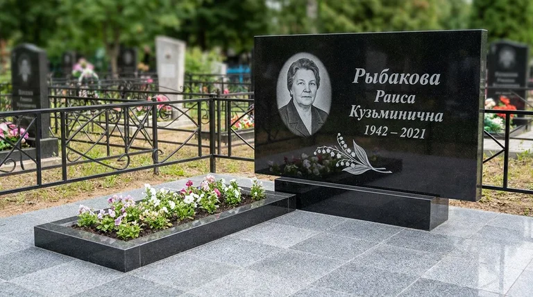 Памятник с гравировкой ландышей — выполненная работа «Рыбакова» в Ижевске