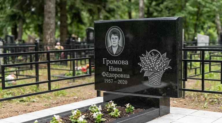 Памятник с гравировкой ландышей — выполненная работа «Громова» в Ижевске