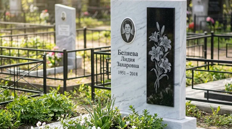 Памятник с гравировкой лилий — выполненная работа «Беляева» в Ижевске