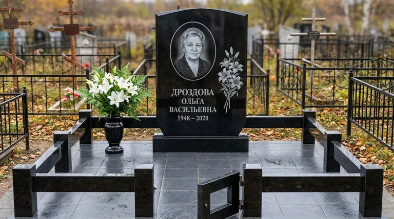 Памятник с гравировкой лилий — выполненная работа «Дроздова» в Ижевске