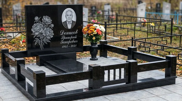 Памятник с гравировкой пионов — выполненная работа «Денисов» в Ижевске