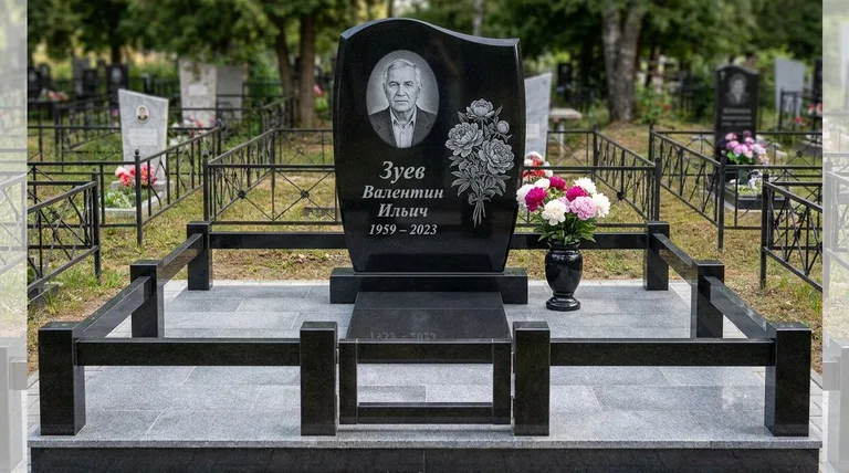 Памятник с гравировкой пионов — выполненная работа «Зуев» в Ижевске