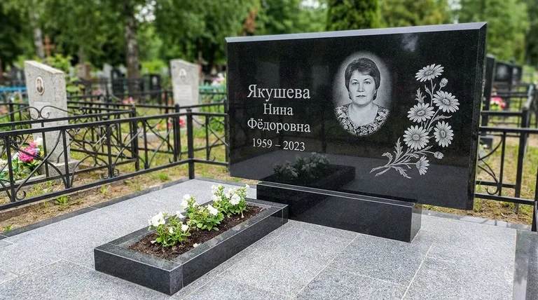 Памятник с гравировкой ромашек — выполненная работа «Якушева» в Ижевске