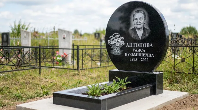 Памятник с гравировкой ромашек — выполненная работа «Антонова» в Ижевске