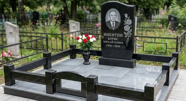 Памятник с гравировкой роз — выполненная работа «Никитин» в Ижевске