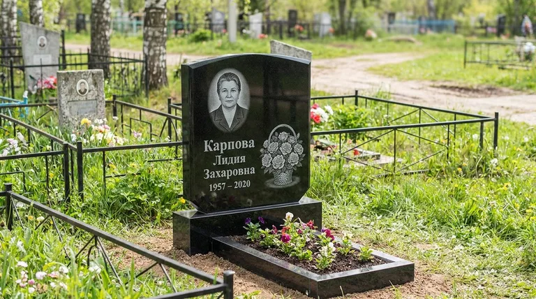 Памятник с гравировкой роз — выполненная работа «Карпова» в Ижевске