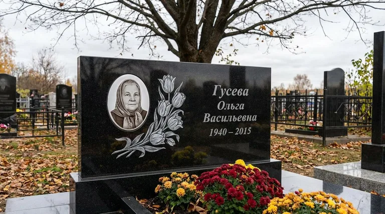 Памятник с гравировкой тюльпанов — выполненная работа «Гусева» в Ижевске