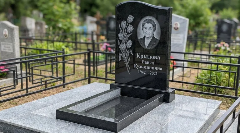 Памятник с гравировкой тюльпанов — выполненная работа «Крылова» в Ижевске