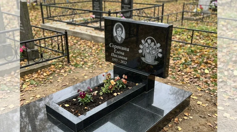 Памятник с гравировкой тюльпанов — выполненная работа «Сорокина» в Ижевске