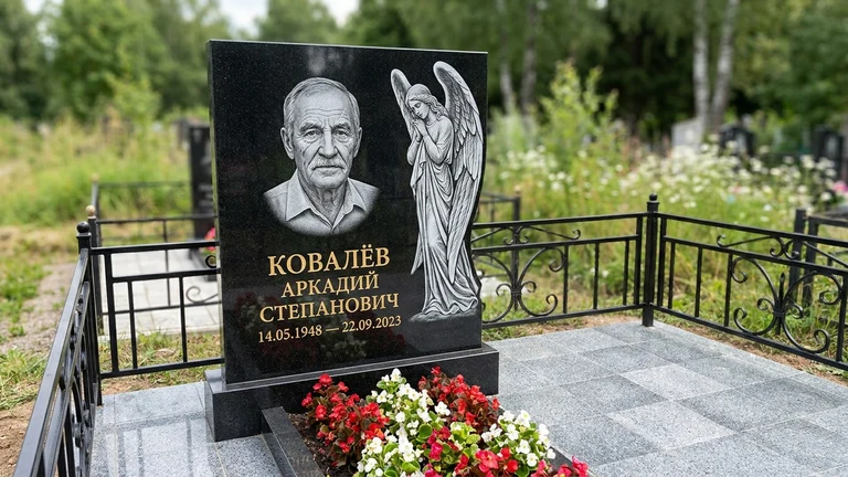 Гравировка ангела на памятник в Ижевске — памятник из чёрного гранита с гравировкой