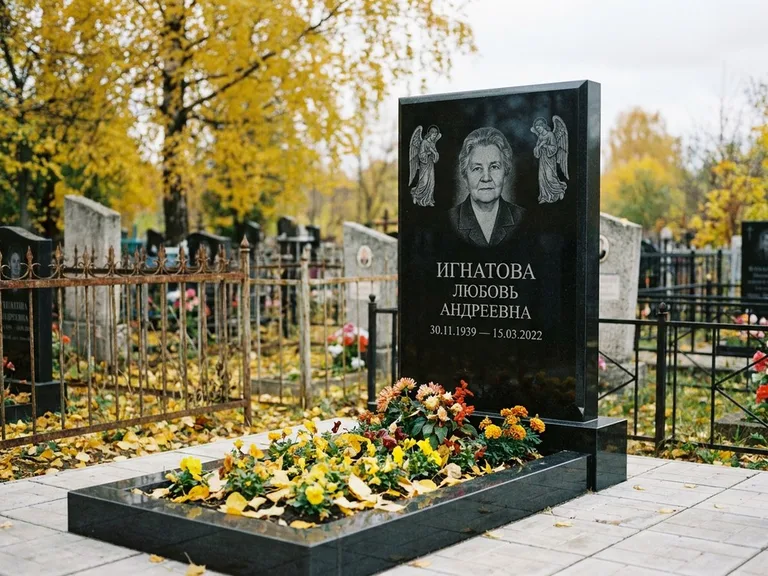 Памятник с гравировкой ангела — гравировка двух ангелов по сторонам портрета, работа «Игнатова» в Ижевске