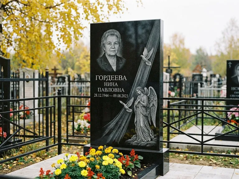 Памятник с гравировкой ангела — гравировка ангела с голубем по диагонали стелы, работа «Гордеева» в Ижевске