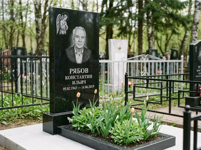 Памятник с гравировкой ангела — гравировка ангела с крестом рядом с эпитафией, работа «Фаддеев» в Ижевске