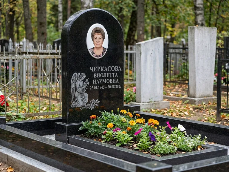 Памятник с гравировкой ангела — гравировка ангела с крестом рядом с эпитафией, работа «Журавлёва» в Ижевске