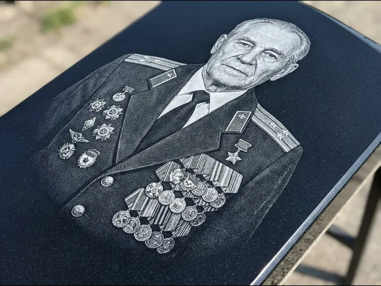 Гравировка фото на памятнике — военный / ветеран в Ижевске