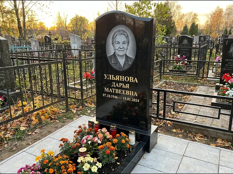 Гравировка портрета на чёрном граните — выполненная работа 12 в Ижевске