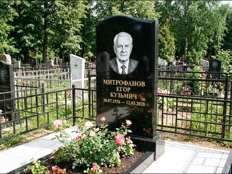 Гравировка портрета на чёрном граните — выполненная работа 29 в Ижевске