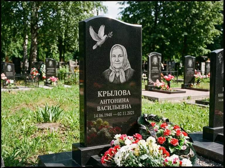 Памятник с гравировкой голубей — гравировка голубей, работа «Крылова» в Ижевске
