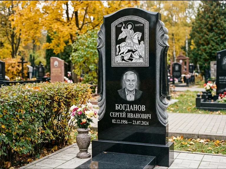 Памятник с гравировкой иконы — икона Спаса Вседержителя над именем усопшего, работа «Лебедева» в Ижевске