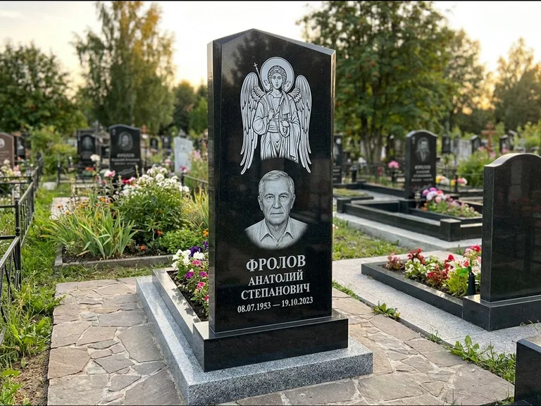 Памятник с гравировкой иконы — Владимирская икона Божией Матери с Младенцем, работа «Мельникова» в Ижевске