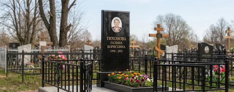 Памятник с оградой, Памятники мастерской «Мастер Каменев» на кладбищах Краснодара