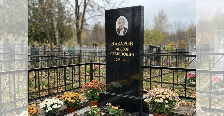 Памятник с цветником, Памятники мастерской «Мастер Каменев» на кладбищах Краснодара