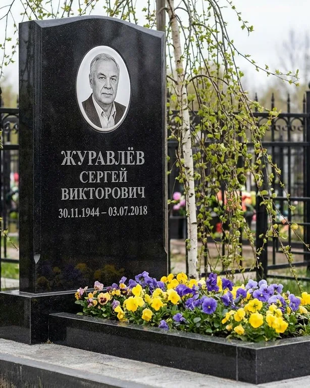 Вертикальный памятник под ключ с православным крестом в Ижевске