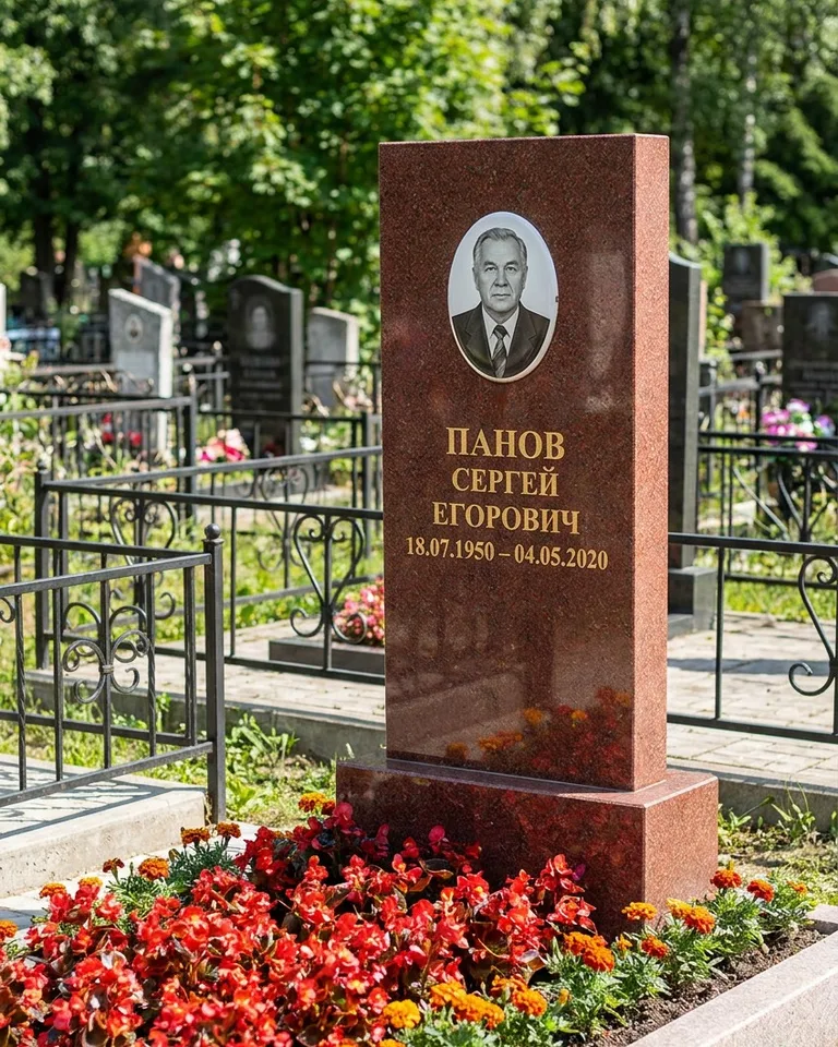 Двойной серый памятник под ключ с вазой в Ижевске