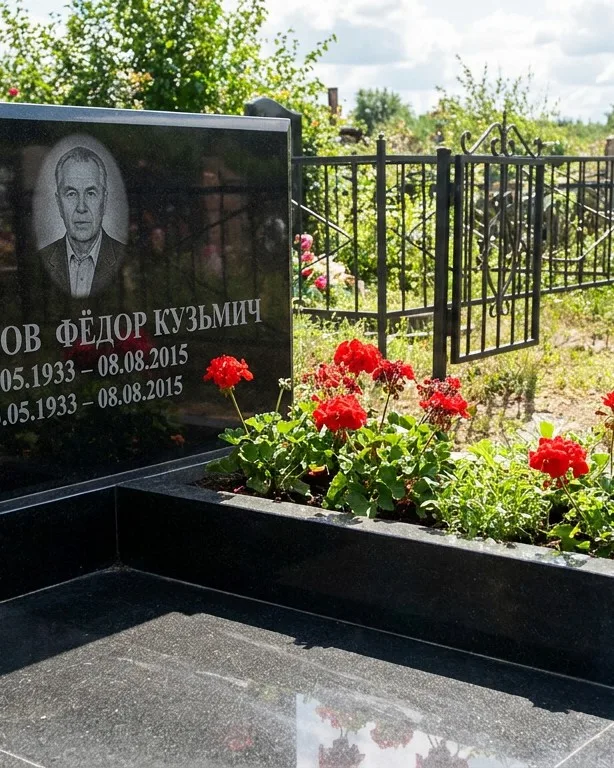 Двойной памятник под ключ с крестом в Ижевске