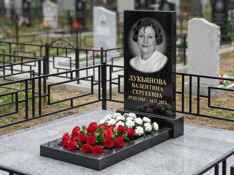 Портрет на памятнике в Ижевске — Ч/б портрет → гравировка на стандартном комплексе