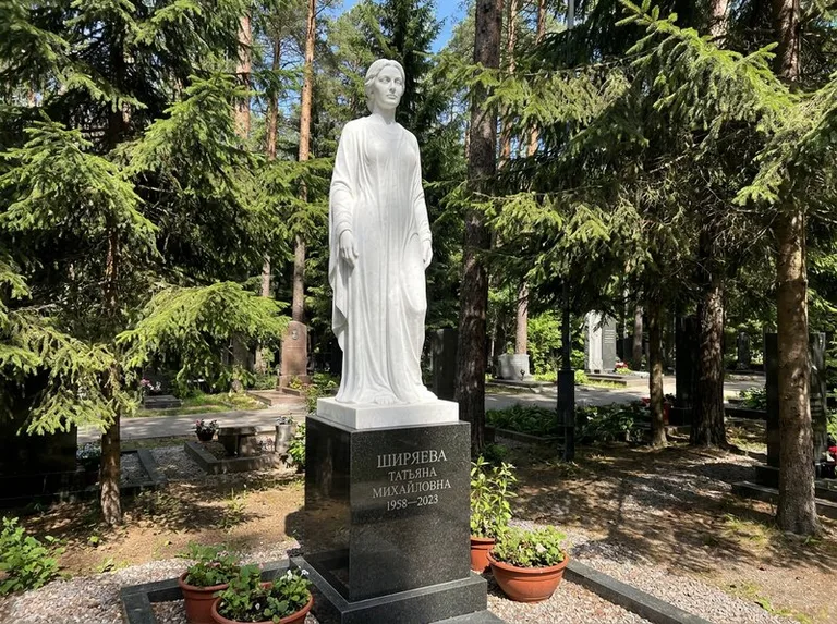 Ростовая женская фигура с портретным сходством на мемориале в Ижевске