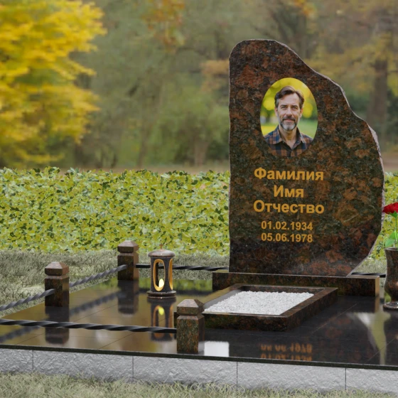 Гранитный памятник — скала с кованой оградой, гранит Дымовский, вид 4, в Якутске