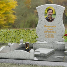 Вертикальный гранитный памятник в строгом стиле - П146