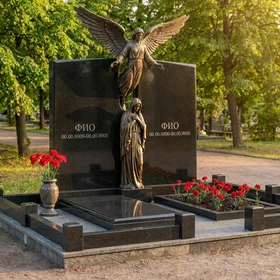 Бронзовая скульптура в полный рост с ангелом на двоих
