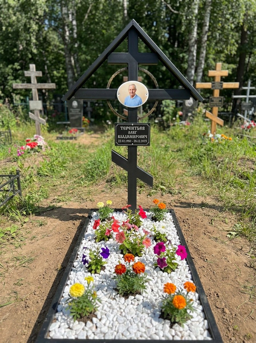 Портрет на памятнике в Ижевске — Крупный овал на кресте, портрет по грудь